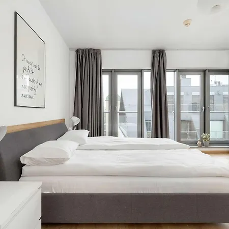 Air Conditioned In Center With Parking By Renters 公寓