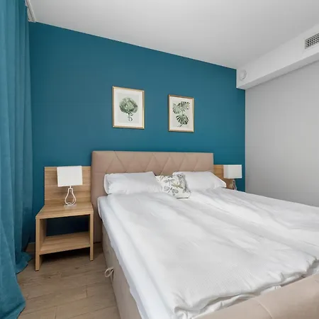 Air Conditioned In Center With Parking By Renters アパート