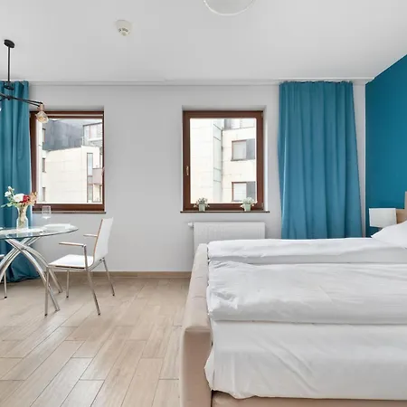 Air Conditioned In Center With Parking By Renters アパート