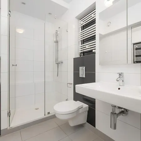 Air Conditioned In Center With Parking By Renters