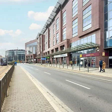 Air Conditioned In Center With Parking By Renters アパート