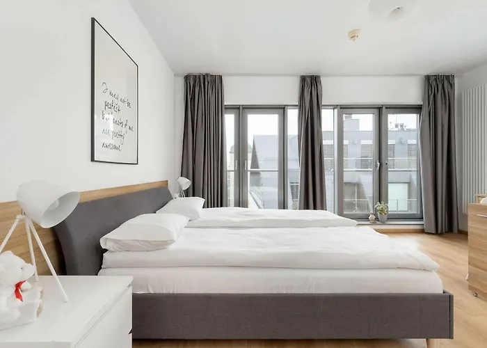 Air Conditioned In Center With Parking By Renters 公寓