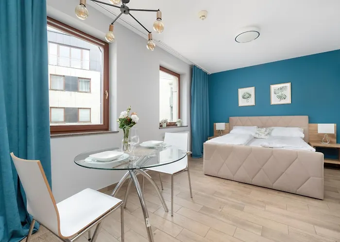 Air Conditioned In Center With Parking By Renters アパート