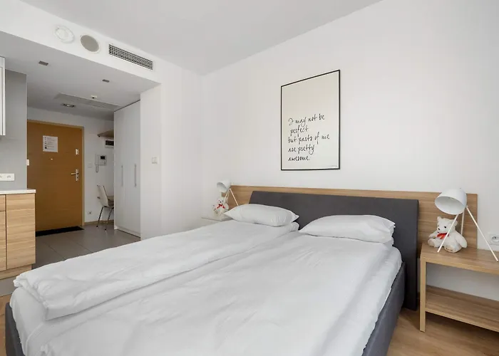 Air Conditioned In Center With Parking By Renters *