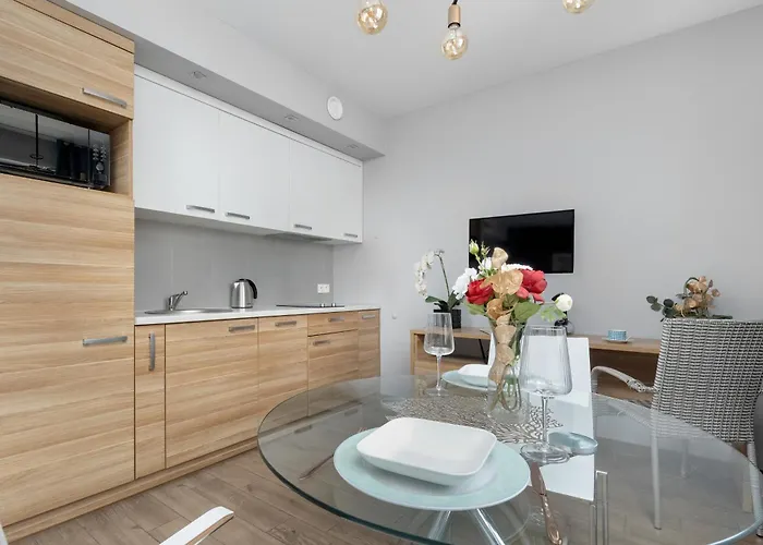 Air Conditioned In Center With Parking By Renters アパート