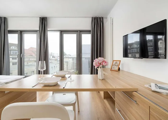 Air Conditioned In Center With Parking By Renters アパート *