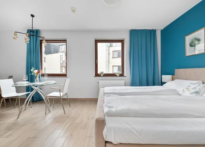 Air Conditioned In Center With Parking By Renters アパート